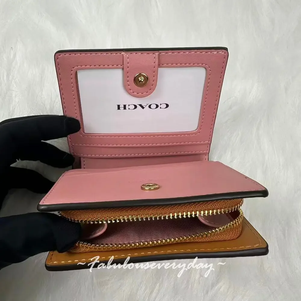 Coach Snap Wallet In Signature Canvas With Charm CEC34 Gold/Powder Pink NWT - Picture 4 of 4